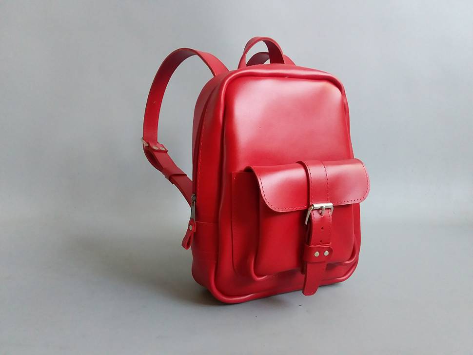 Кожаный женский рюкзак AV2 Черный (P522)