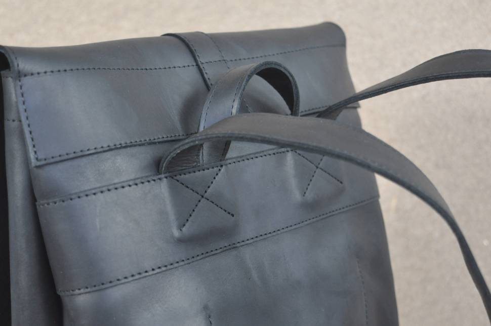 Шкіряний жіночий рюкзак AV2 Чорний (P506)