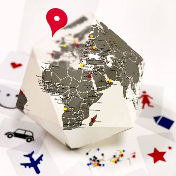 Збірний Глобус Карта світу з пинами (англ)