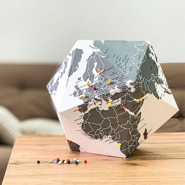 Збірний Глобус Карта світу з пинами (англ)