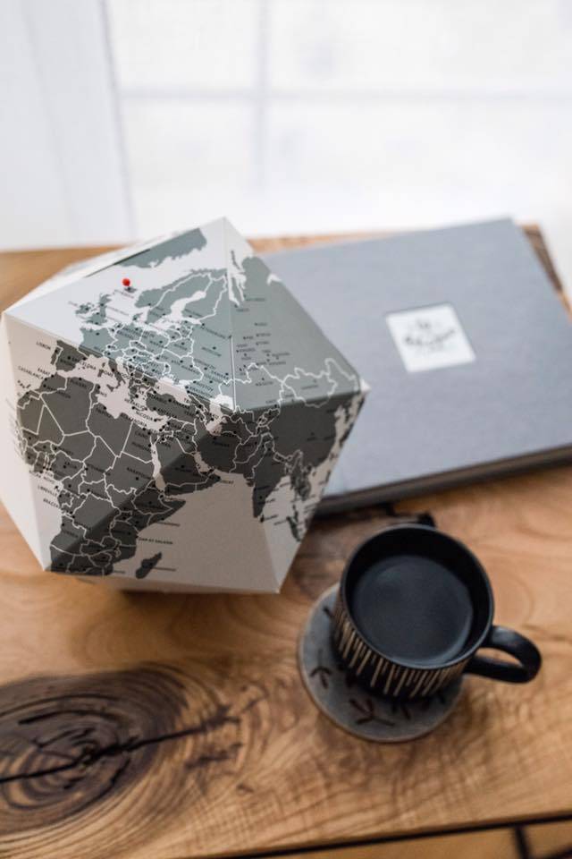 Збірний Глобус Карта світу з пинами (англ)