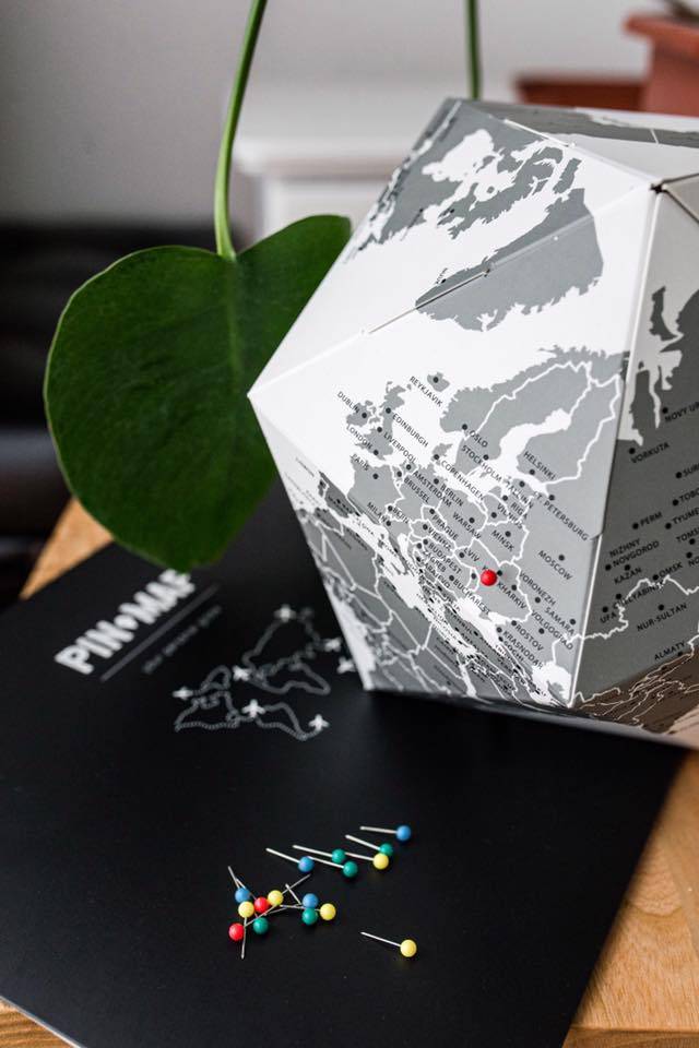 Збірний Глобус Карта світу з пинами (англ)