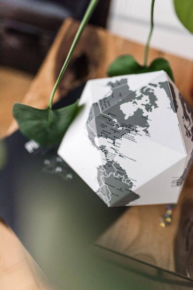 Збірний Глобус Карта світу з пинами (англ)