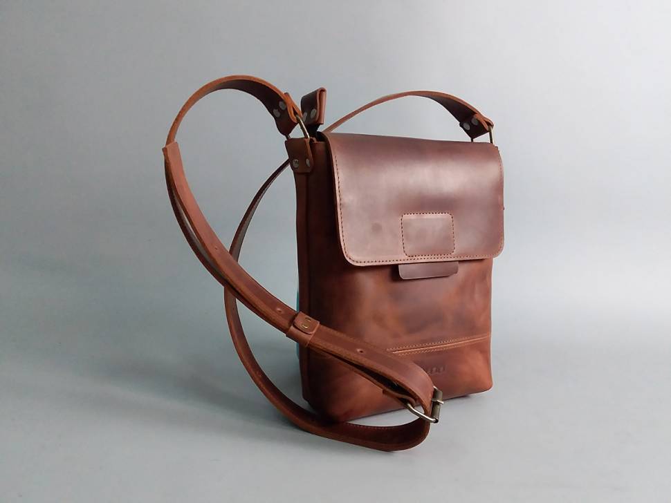 Шкіряна жіноча сумка через плече AV2 Чорна (B315)