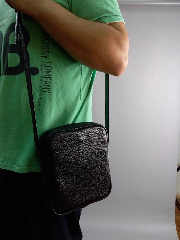 Кожаная Универсальная AV2 Черная (B338)