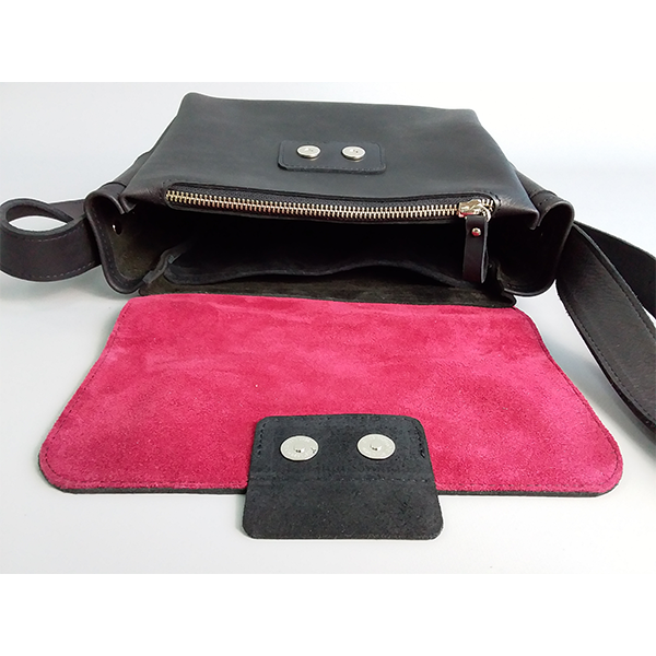 Шкіряна жіноча сумка AV2 Чорна (B301)