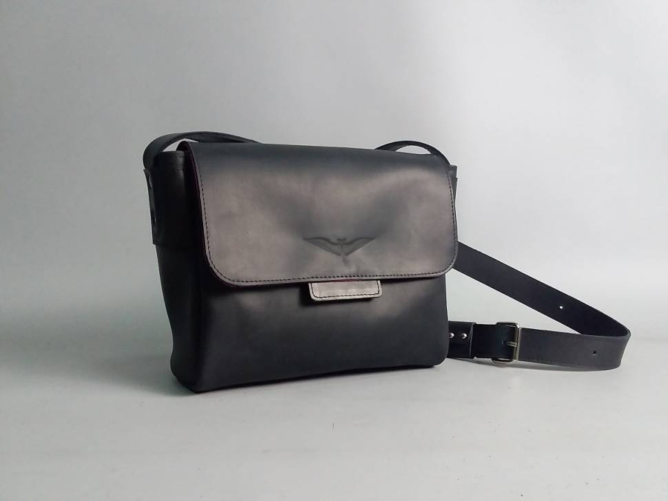 Шкіряна жіноча сумка AV2 Чорна (B301)