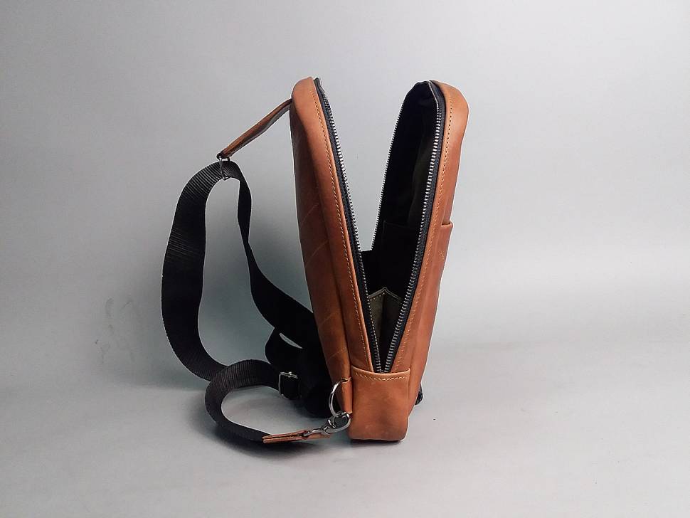 Шкіряна жіноча сумка AV2 Коньячна (B680)