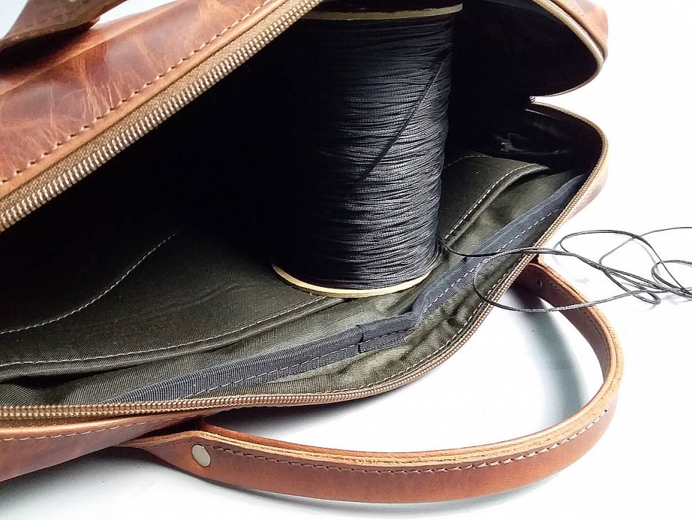 Шкіряна сумка для ноутбука AV2 Коричнева (B667)