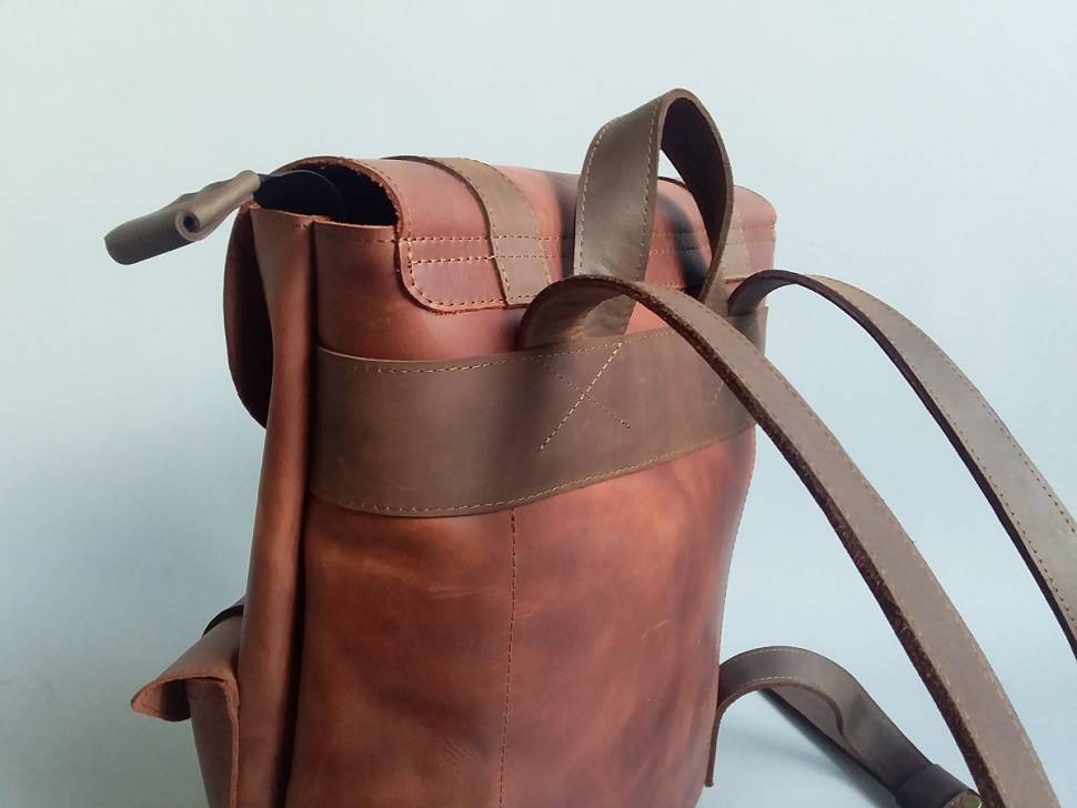 Кожаный женский рюкзак AV2 Коньячный (P561)