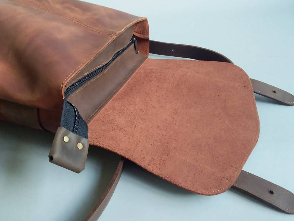 Кожаный женский рюкзак AV2 Коньячный (P561)