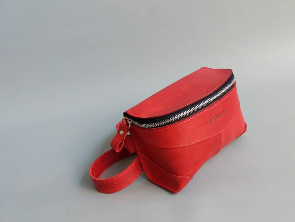 Шкіряна сумка на пояс AV2 Червона (D103)