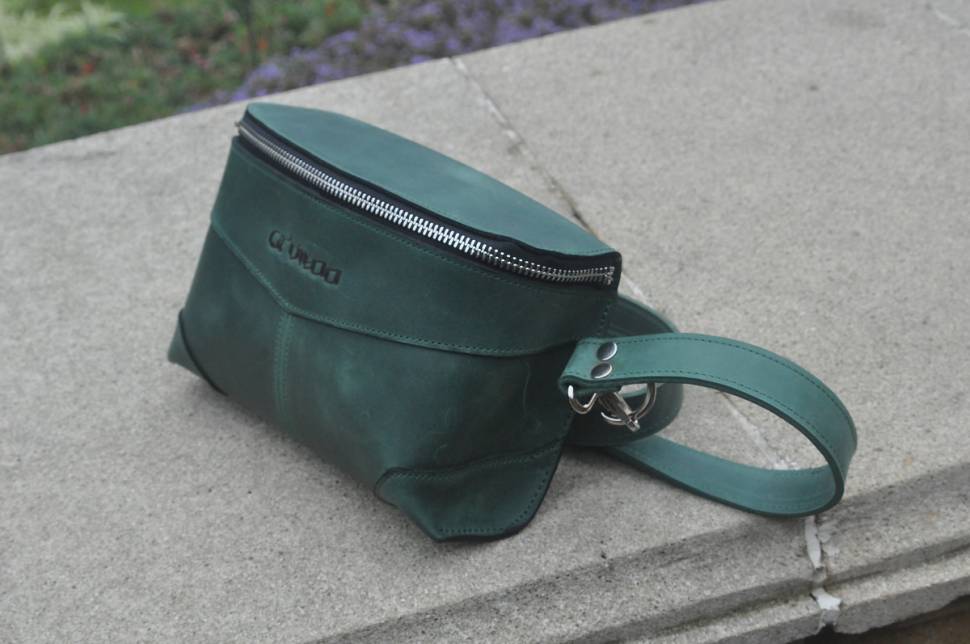 Шкіряна сумка на пояс AV2 Червона (D103)