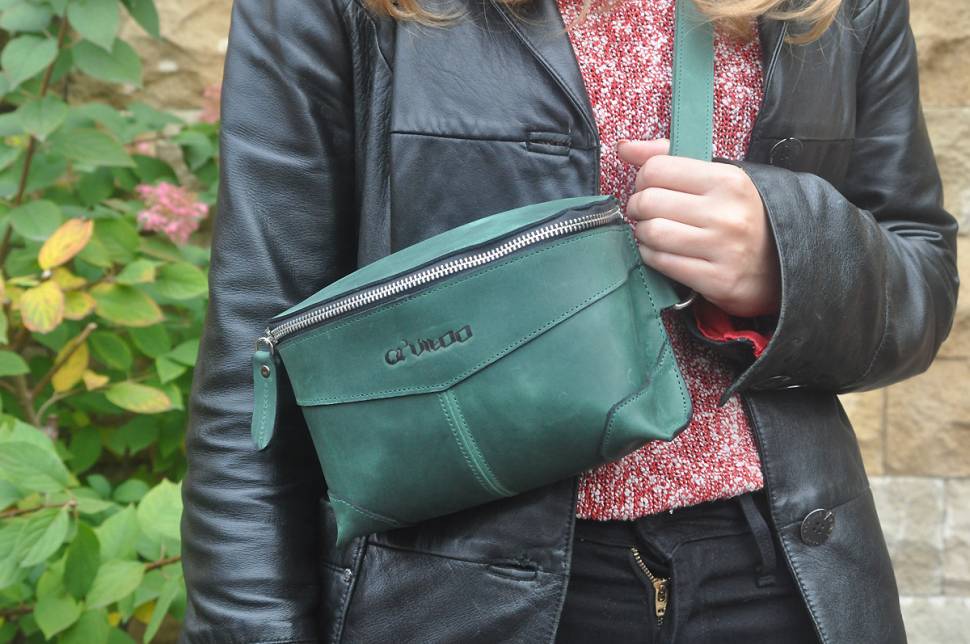 Шкіряна сумка на пояс AV2 Червона (D103)