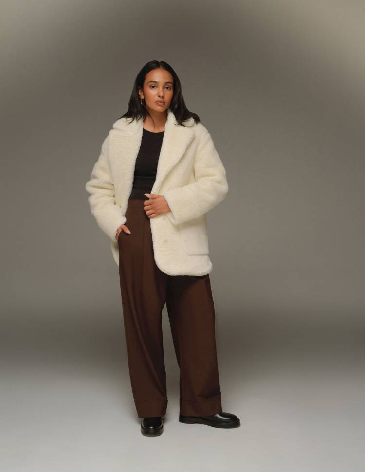 Шуба Midi из эко-меха Grace Молочная