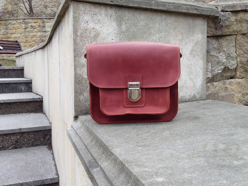 Шкіряна жіноча сумка AV2 Червона (B319)