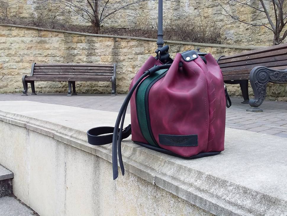 Кожаная женская сумка-бочонок AV2 Красная (B652)