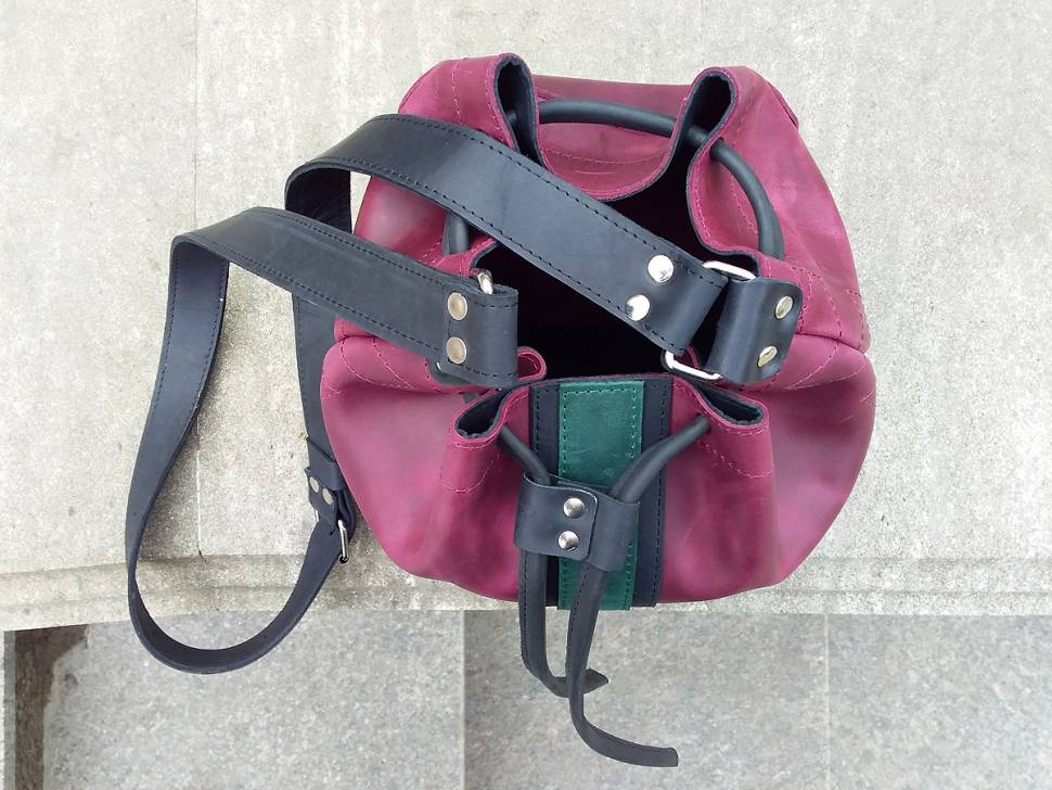 Кожаная женская сумка-бочонок AV2 Красная (B652)