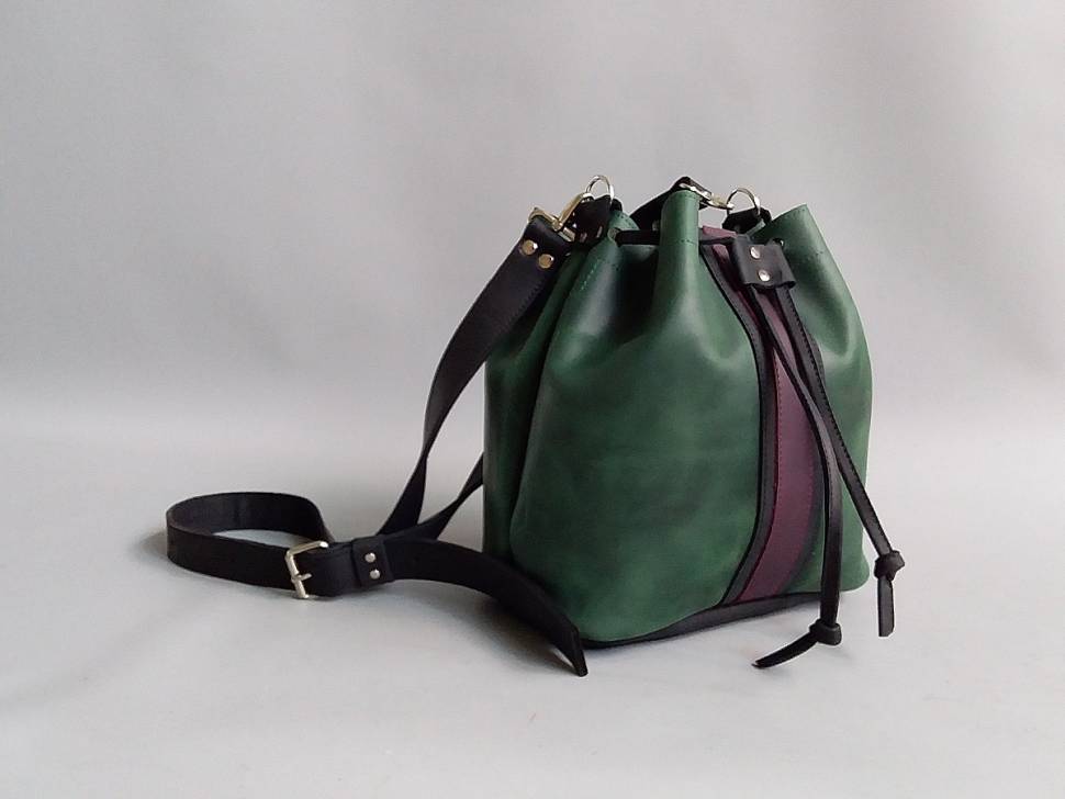 Кожаная женская сумка-бочонок AV2 Красная (B652)