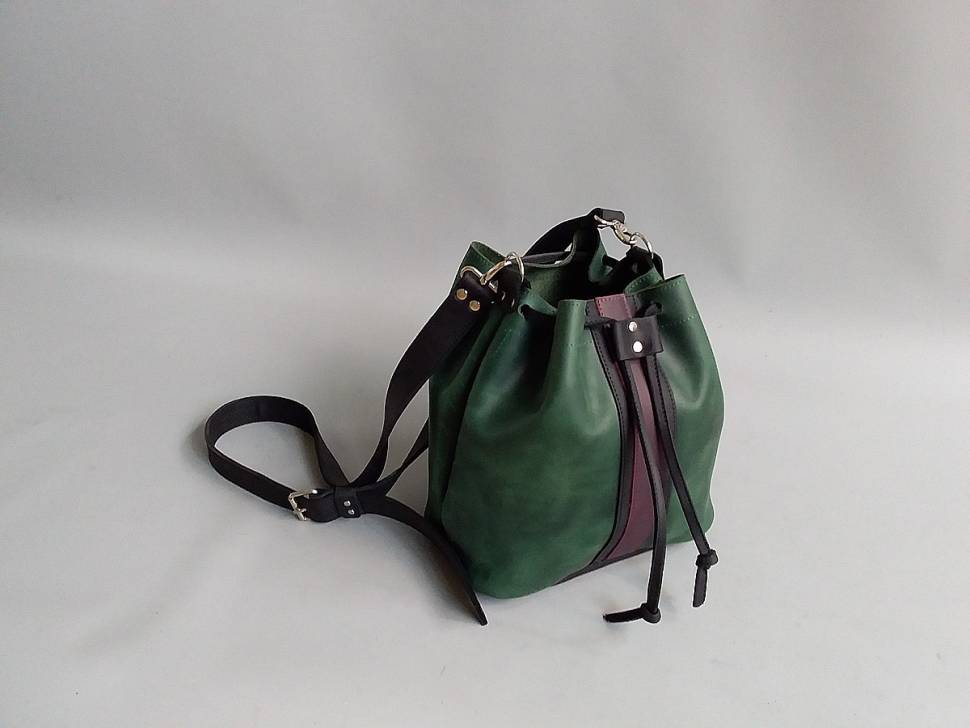 Кожаная женская сумка-бочонок AV2 Красная (B652)