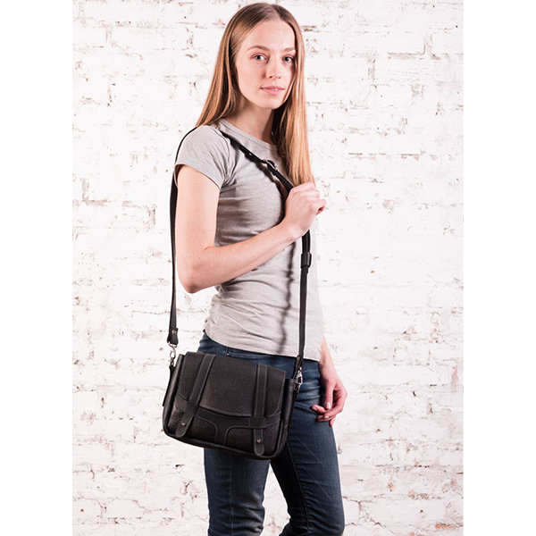 Кожаная женская сумка AV2 Черная (B302)