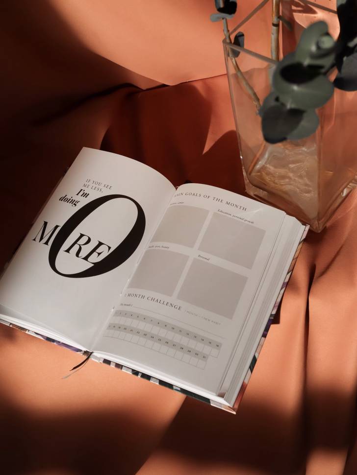 Ежедневник на год Goals Planner Flowers + наклейки