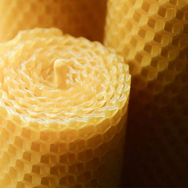 Свічка з вощини Twinkle S (7.5 см)