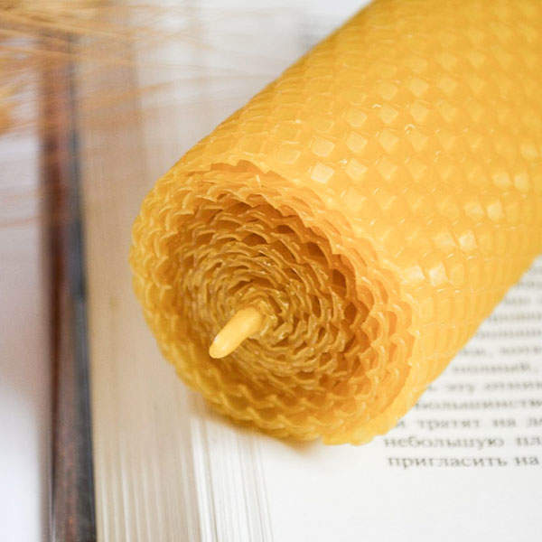 Свічка з вощини Twinkle M (10.5 см)