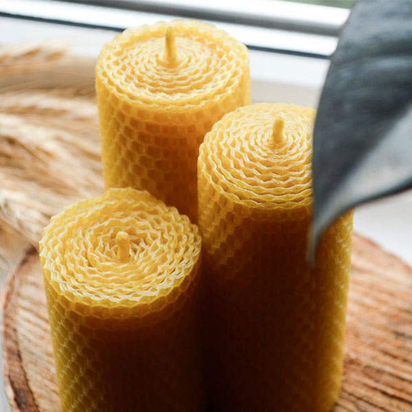 Свеча из вощины Twinkle L (15 см)