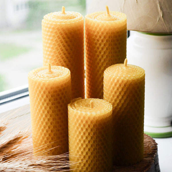 Свеча из вощины Twinkle L (15 см)