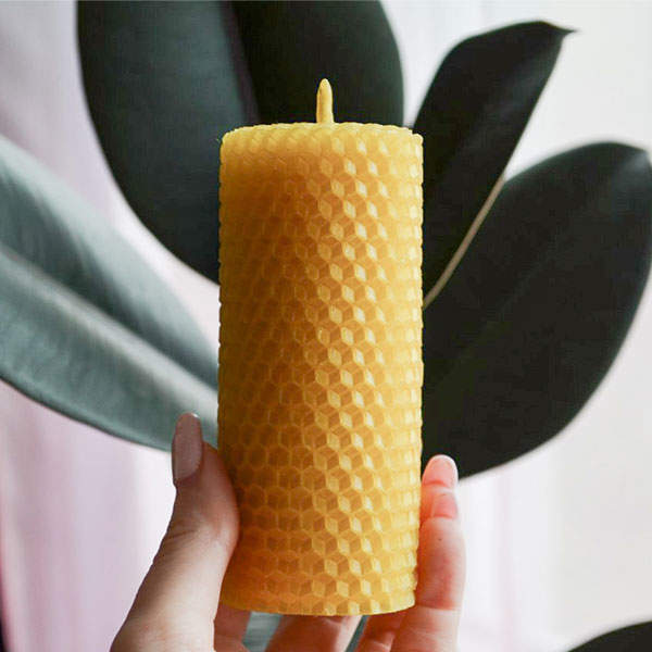 Свеча из вощины Twinkle L (15 см)