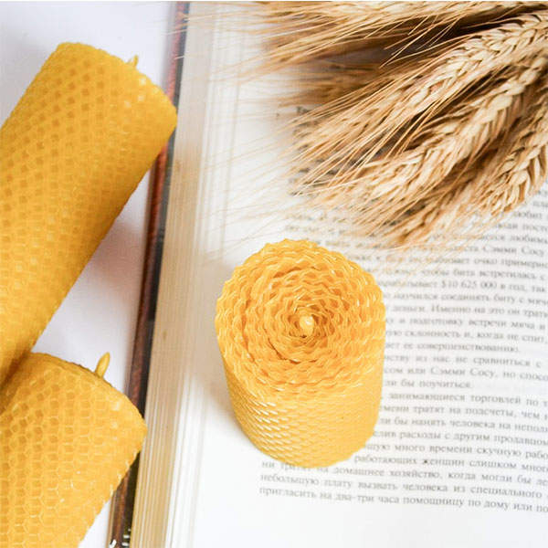 Свеча из вощины Twinkle L (15 см)