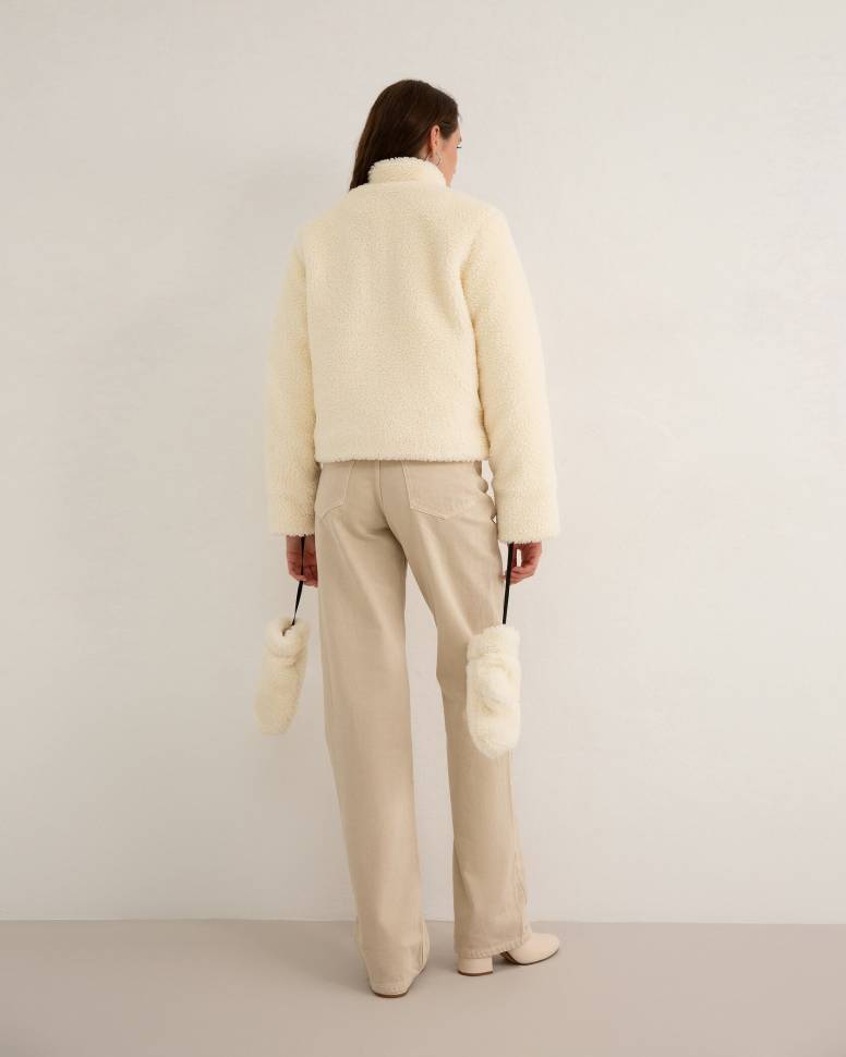 Меховая куртка из эко-меха Молочная