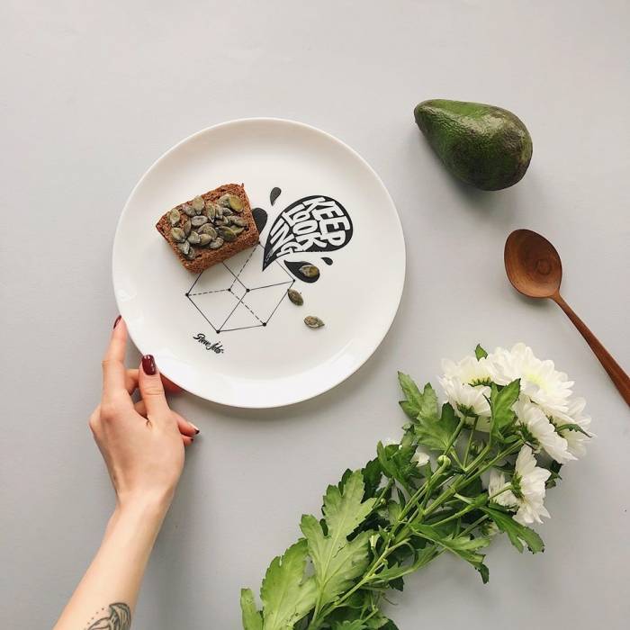 Тарілка Gifty Keep Looking