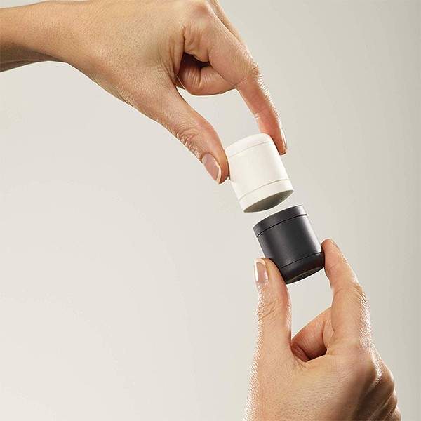 Набор Шейкеров для Соли м Перца Joseph Joseph Черно-Белый