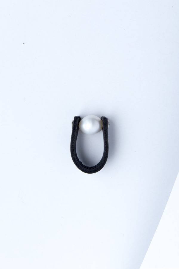 Кільце зі шкіри та перлів Côte & Jeunot