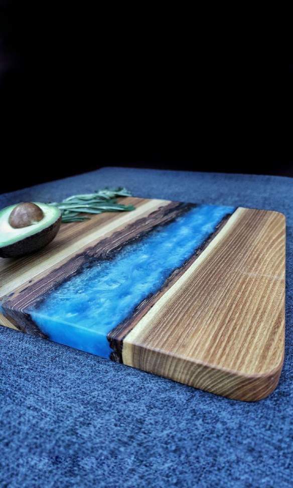 Дощечка для подачи и нарезки Flora Cube из смолы и дерева