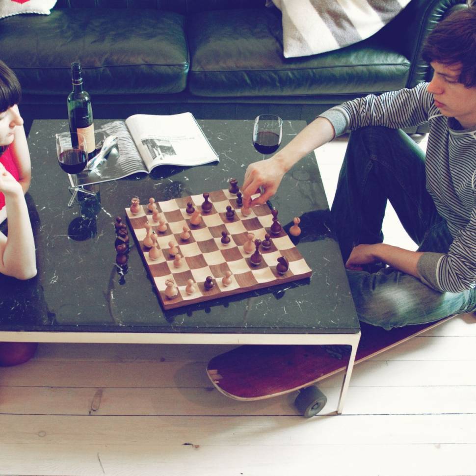 Шахматы Wobble Umbra Walnut