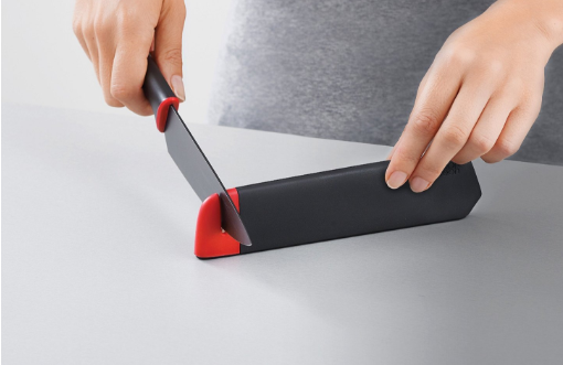 Набір ножів в чохлах Joseph Joseph Slice /Sharpen з вбудованою ножеточка 2 шт