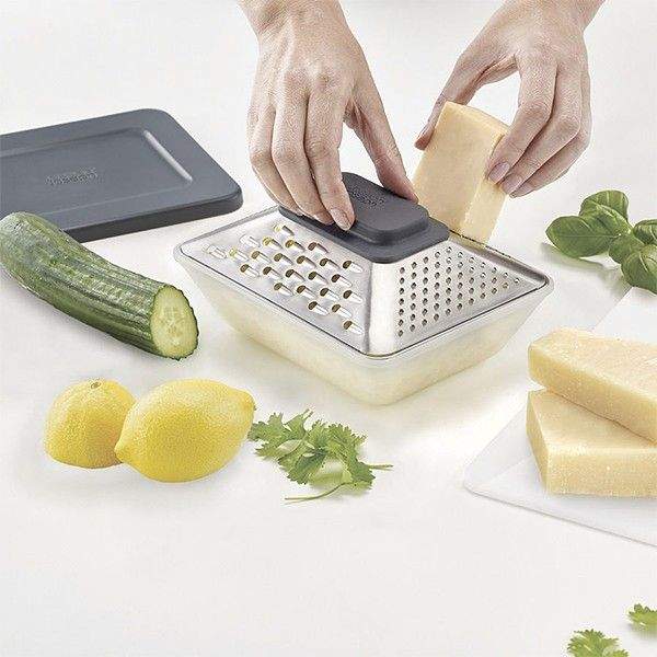 Терка 4 в 1 Joseph Joseph с контейнером для хранения и крышкой Prism Box Черная