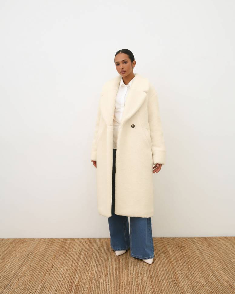 Длинная шуба из эко-меха Ava Молочная Длинная шуба из эко-меха Ava Молочная