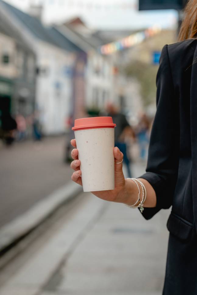 Эко-чашка Circular NOW Cup Кремовая с коралловой крышкой 340 мл