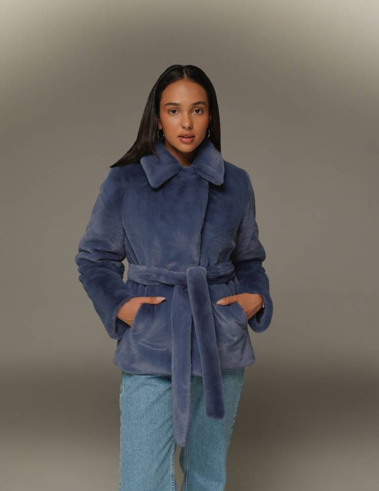 Короткая шуба из эко-меха Maya Сине-голубая