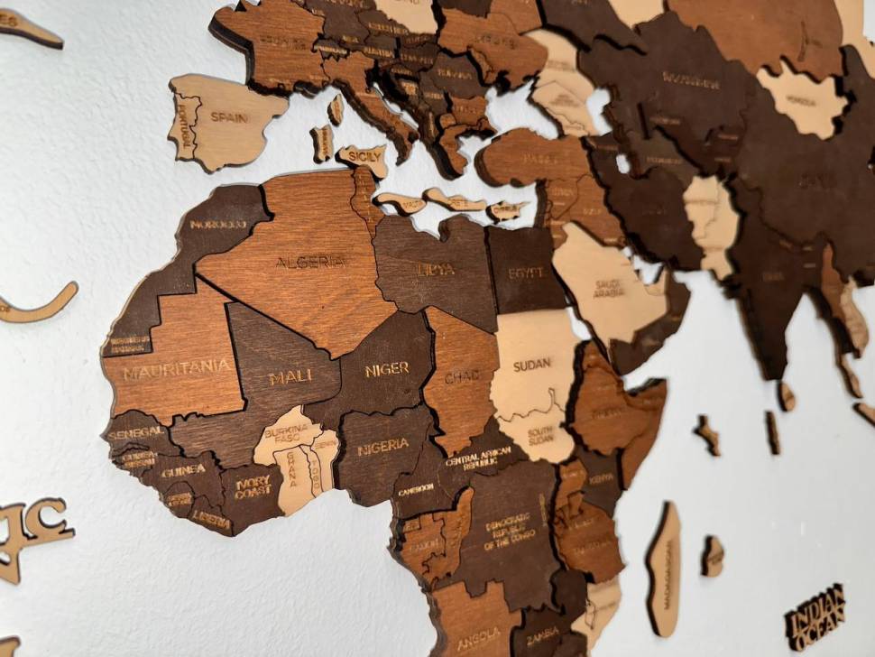 Деревянная карта мира "Три шоколада" 150 х 90 Деревянная карта мира "Три шоколада" 150 х 90