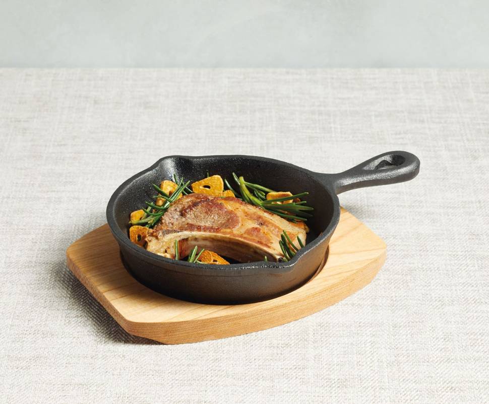 Чугунная сковорода Artesa на подставке для индивидуальной подачи KitchenCraft