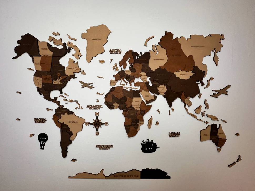 Деревʼяна мапа світу "Три шоколада" 300 х 175
