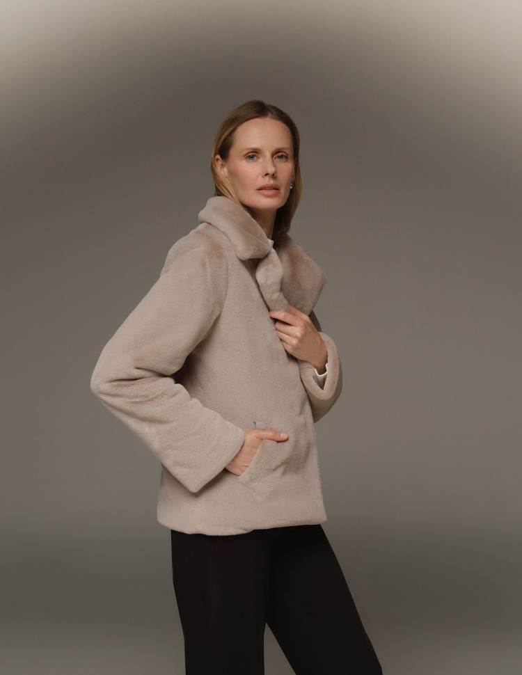 Коротка шуба з еко-хутра Maya Бежева