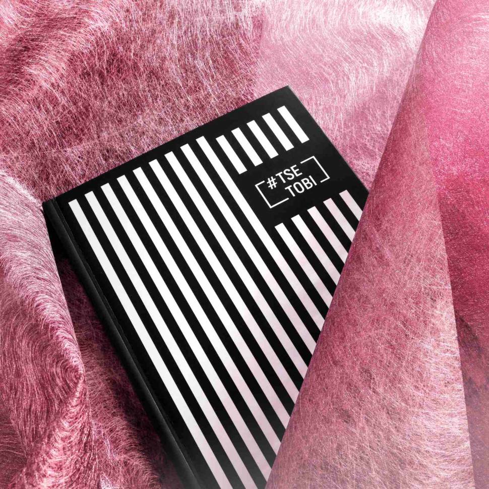 Блокнот з Чорними Листами Tse Tobi в подарунковій упаковці + ручка