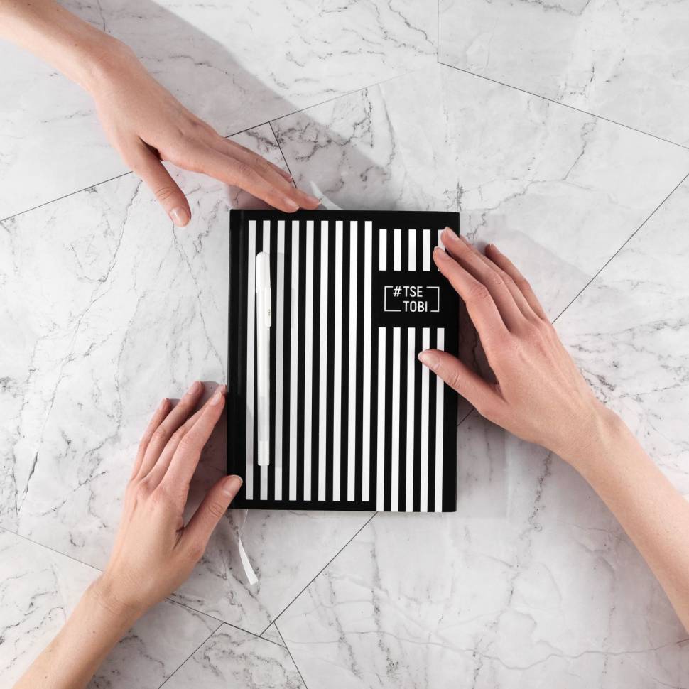 Блокнот з Чорними Листами Tse Tobi в подарунковій упаковці + ручка