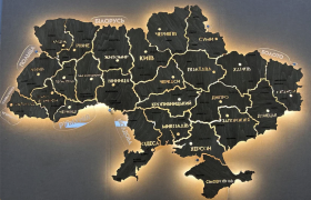 Деревʼяна мапа України з підсвіткою на акрилі